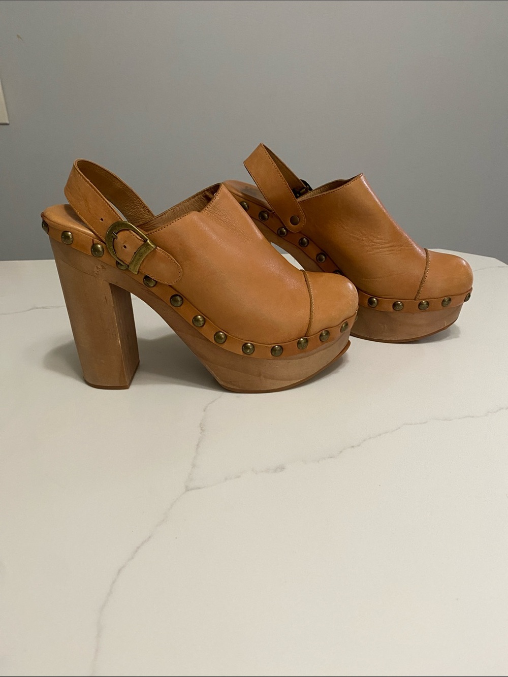 Jeffrey Campbell Woodies Charlie C Tan Leather Studded Platform Clogs Womans 7